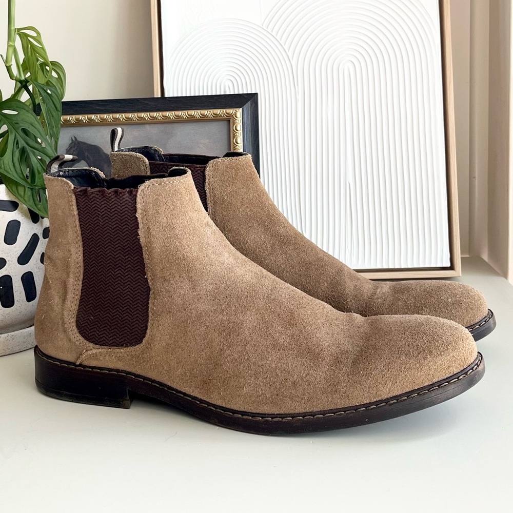 Franco Fortini Tan Suede Chelsea Boots Sleek Design